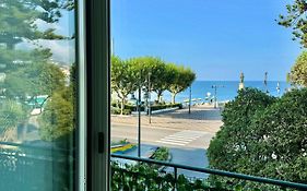 Uno Sguardo Sul Mare
